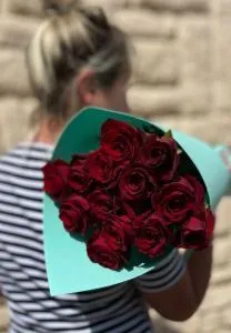 Букет из 13 бордовых роз