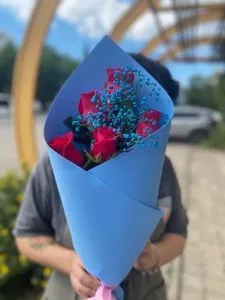 Букет из 5 красных роз