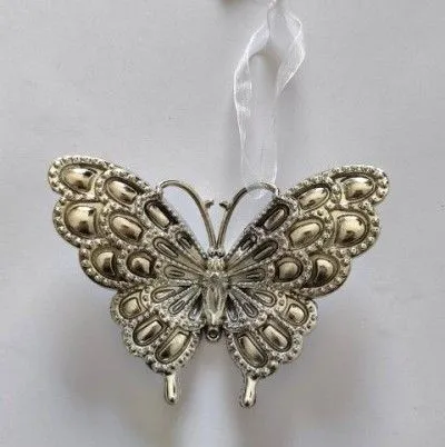 Украшение подвесное Бабочка (пластик), 9х11,5см, серебряный фото в интернет-магазине Флоранж