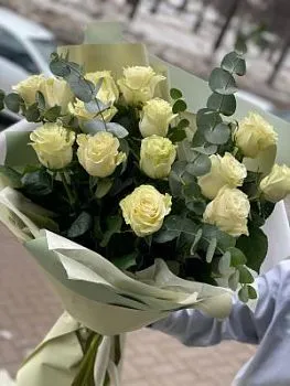 Белые розы 13 шт , состав 13 роз, цвет букета Белый, подходит 