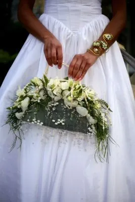 Букет невесты сумочка  (цена по запросу) фото в интернет-магазине Флоранж