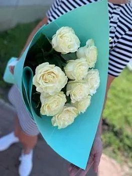 Букет из 9 белых роз , состав 9 роз, цвет букета Белый, подходит 