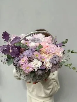 Цветы в корзине Краски осени , состав Хризантема кустовая Гортензия Гвоздика, цвет букета Фиолетовый Сиреневый Розовый, подходит Девушке Маме
