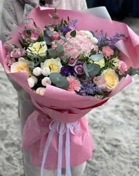 Букет Кокетка , состав Гидрангия Роза кустовая Гербера Хризантема кустовая, цвет букета Мультицвет, подходит Девушке Маме Учителю