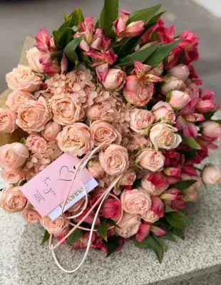 Кустовая роза и альстромерия   в интернет-магазине Флоранж