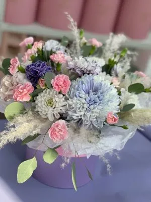 Цветы в коробке Лаура 