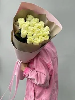 Букет из 25 белых роз , состав 25 роз, цвет букета Белый, подходит 