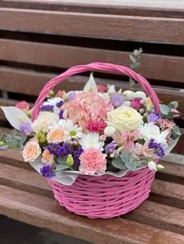 Композиция София , состав Гортензия Роза одноголовая Роза кустовая Хризантема кустовая Альстромерия, цвет букета Мультицвет Розовый, подходит Девушке Маме