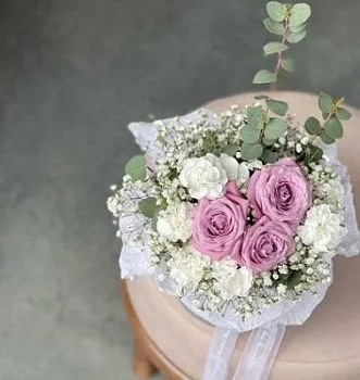 Букет Нежность , состав Роза Гвоздика Гипсофила, цвет букета Сиреневый Белый, подходит Девушке Маме Ребенку