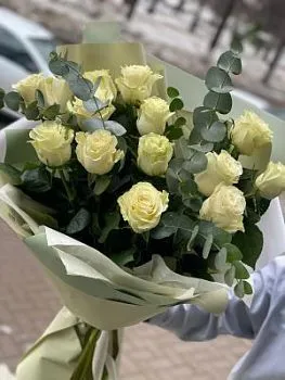 Белые розы 13 шт , состав 13 роз, цвет букета Белый, подходит 