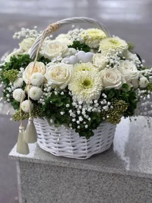 Цветы в корзине Великолепие 
