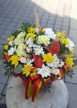 Букет Радость , состав Гвоздика  Роза кустовая Хризантема кустовая Орхидея Антуриум, цвет букета Мультицвет, подходит Маме Учителю