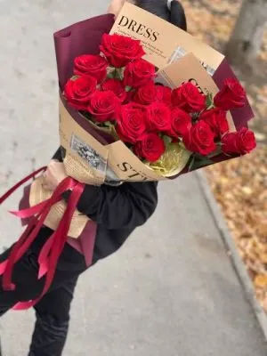 Букет из 17 красных роз   в интернет-магазине Флоранж