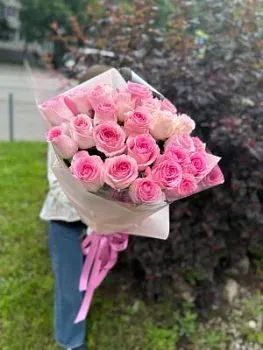 Букет из 25 розовых роз , состав 25 роз, цвет букета , подходит 