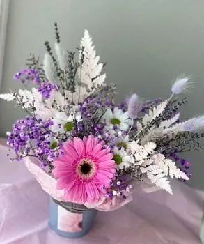 Композиция Привет , состав Хризантема кустовая Гербера Гипсофила, цвет букета Сиреневый Розовый, подходит Девушке Ребенку