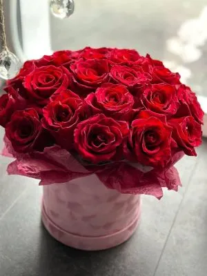 Розы в коробке   в интернет-магазине Флоранж