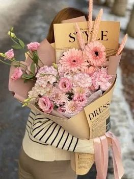 Авторский букет №35 , состав Гидрангия Гербера Гвоздика Эустома Хризантема кустовая, цвет букета Розовый, подходит Девушке