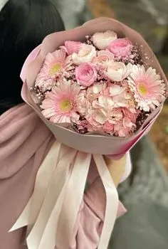 Авторский букет №34 , состав Ранункулюс Гидрангия Гербера Гипсофила, цвет букета Розовый, подходит Девушке Маме