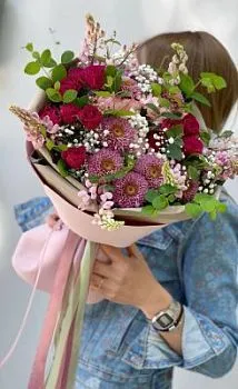 Авторский букет №12 , состав Роза кустовая Хризантема кустовая Гипсофила Лювенбекия, цвет букета Бордовый, подходит Девушке Маме