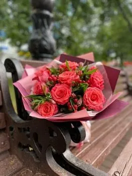 Букет из 9 алых роз , состав 9 роз, цвет букета Красный, подходит 