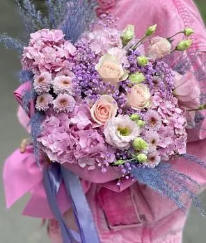 Авторский букет №2 , состав Роза Эустома Гортензия Гипсофила Хризантема кустовая, цвет букета Сиреневый, подходит Девушке Маме