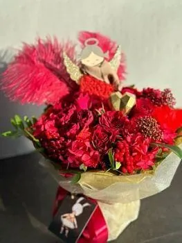 Букет Амур , состав Гидрангия Роза одноголовая Роза кустовая, цвет букета Красный, подходит Маме