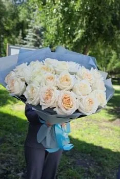 Букет из 25 персиковых  роз