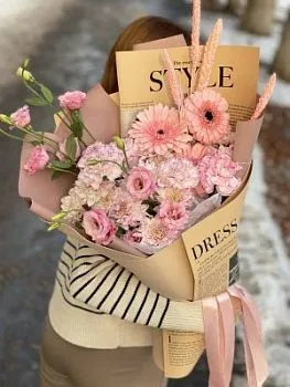 Авторский букет №35 , состав Гидрангия Гербера Гвоздика Эустома Хризантема кустовая, цвет букета Розовый, подходит Девушке