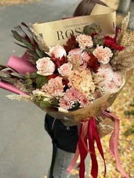 Авторский букет №41 , состав Роза Хризантема кустовая Гвоздика  Гортензия, цвет букета Мультицвет, подходит Девушке Маме