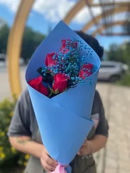 Букет из 5 красных роз , состав 5 роз, цвет букета Красный, подходит 