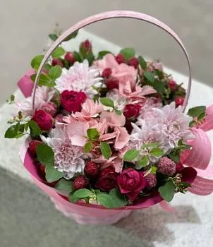 Авторский букет №3 , состав Хризантема кустовая Роза кустовая, цвет букета Розовый, подходит Девушке Маме
