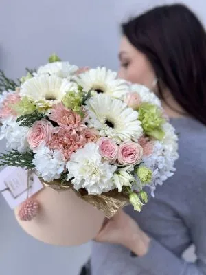 Цветы в коробке Хлоя 