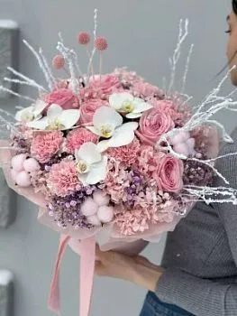 Букет Оттепель , состав Гидрангия Гипсофила Роза одноголовая Орхидея Хлопок, цвет букета Розовый, подходит Девушке