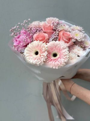 Букет Воспоминания , состав Роза одноголовая Гербера Хризантема кустовая Гипсофила, цвет букета Розовый, подходит Девушке Маме Учителю