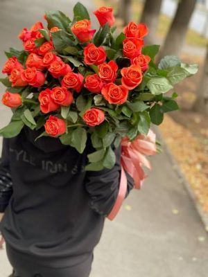 Букет из 23 алых роз