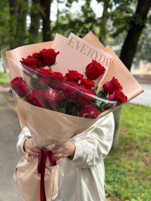 Букет из 17 бордовых роз , состав 17 роз, цвет букета Бордовый, подходит 