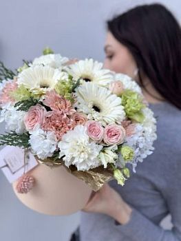 Цветы в коробке Хлоя
