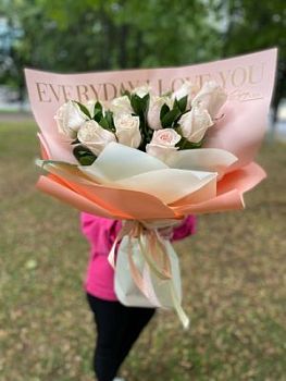 Букет из 11 бело-розовых роз