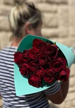 Букет из 13 бордовых роз