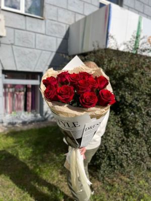 Букет бордовых роз 11 шт   в интернет-магазине Флоранж