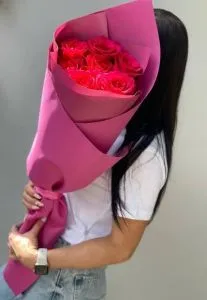 Букет из 7 малиновых роз