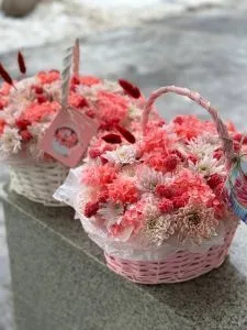 Цветы в корзине Сладость