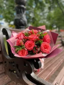 Букет из 9 алых роз